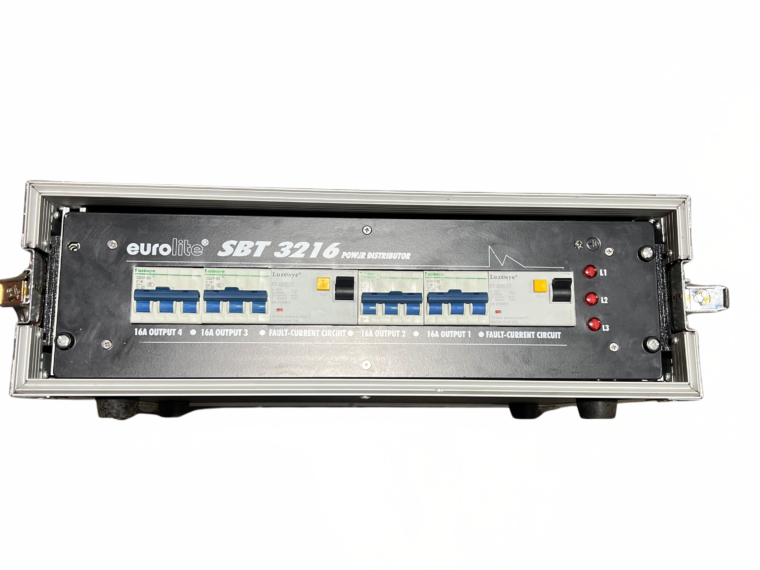Distributeur triphasé Eurolite en rack 19 pouces avec flight case professionnel