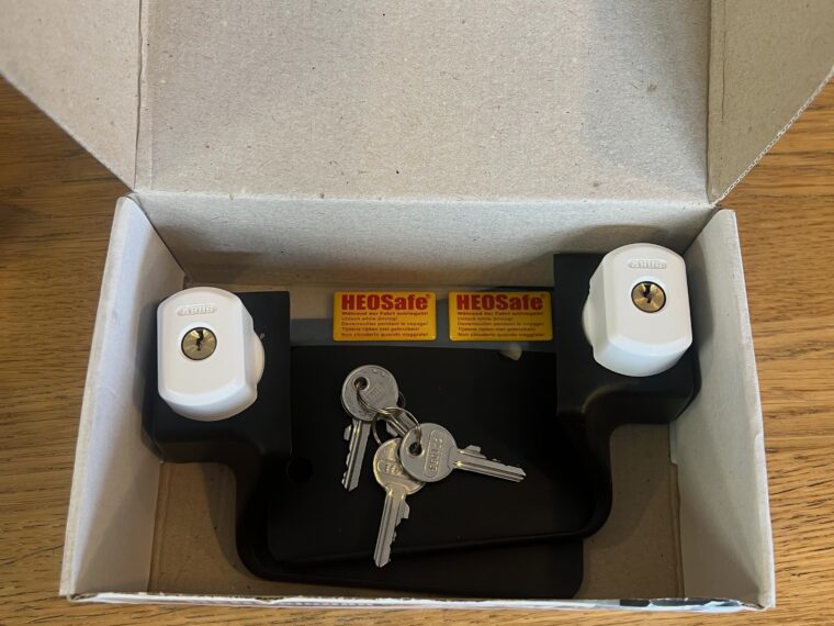 Sécurités porte cabine HEOSAFE montées à l’intérieur d’un camping-car