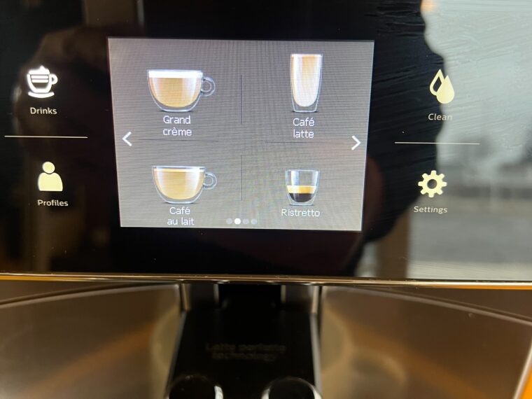 MACHINE CAFE AUTOMATIQUE SAECO SM7683 Xelsis occasion comme neuve