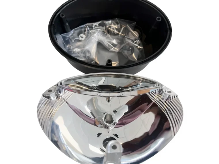 Feu arrière clignotant camping-car CI Roller Team monté sur carrosserie