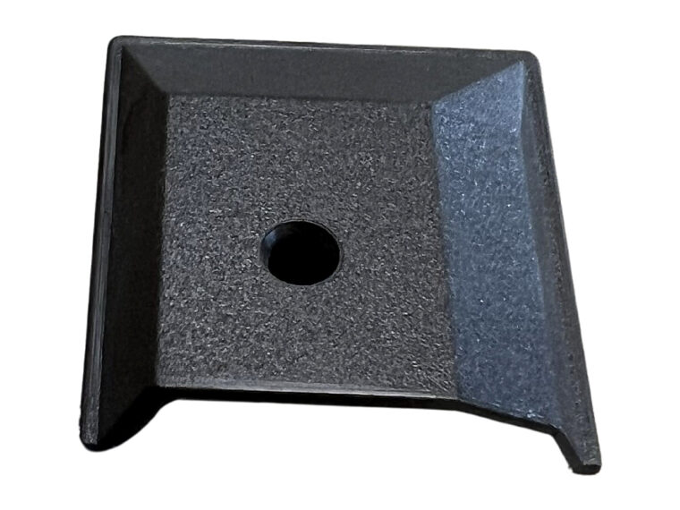 Détail clipsage embout finition caravane marron