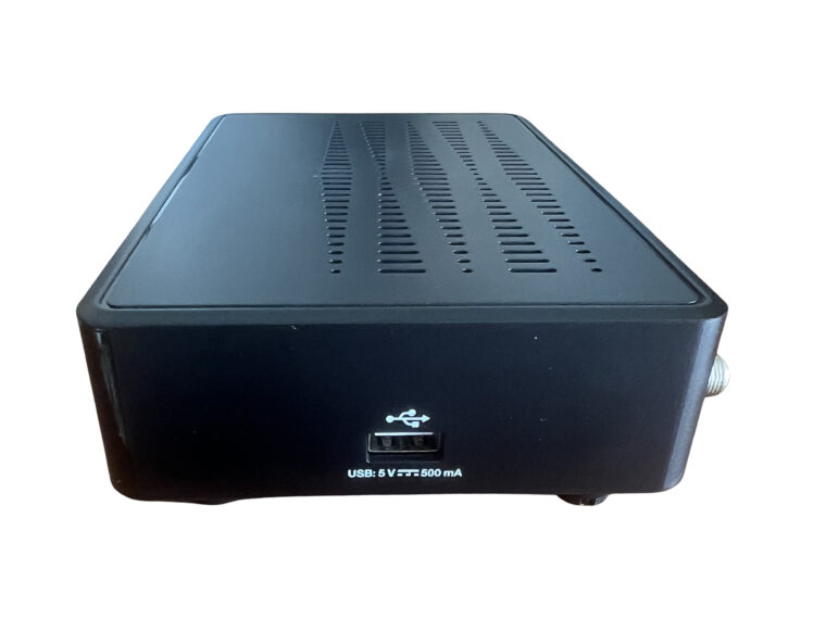 Connectique arrière du décodeur TNT SAT Strong SRT 7410 HDMI et USB